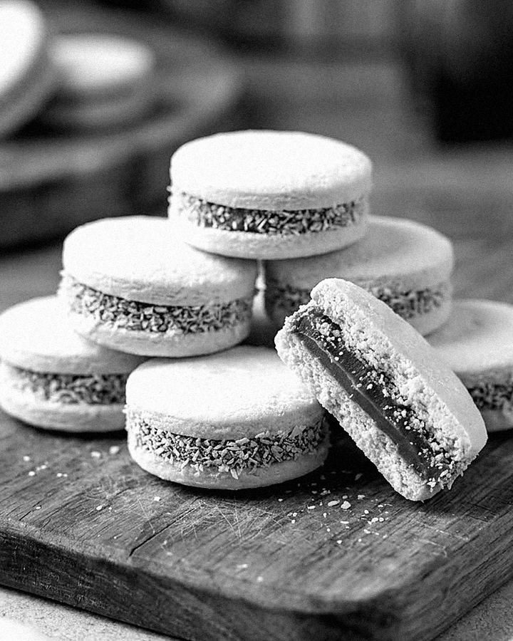 Alfajores de maicena con dulce de leche